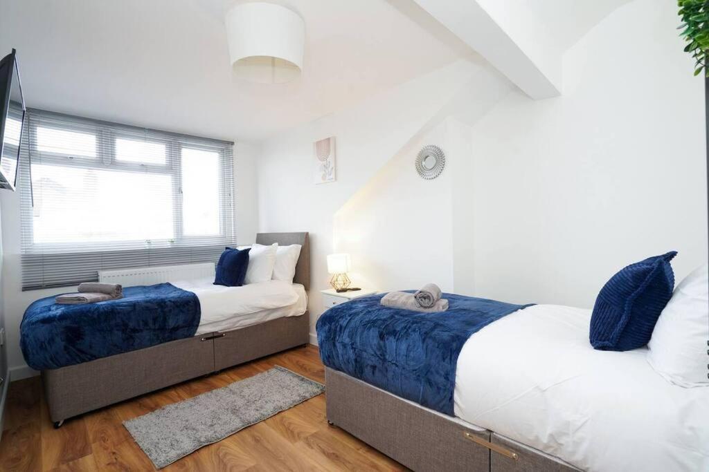 3 Bedroom Home With Free Parking Лидс Экстерьер фото