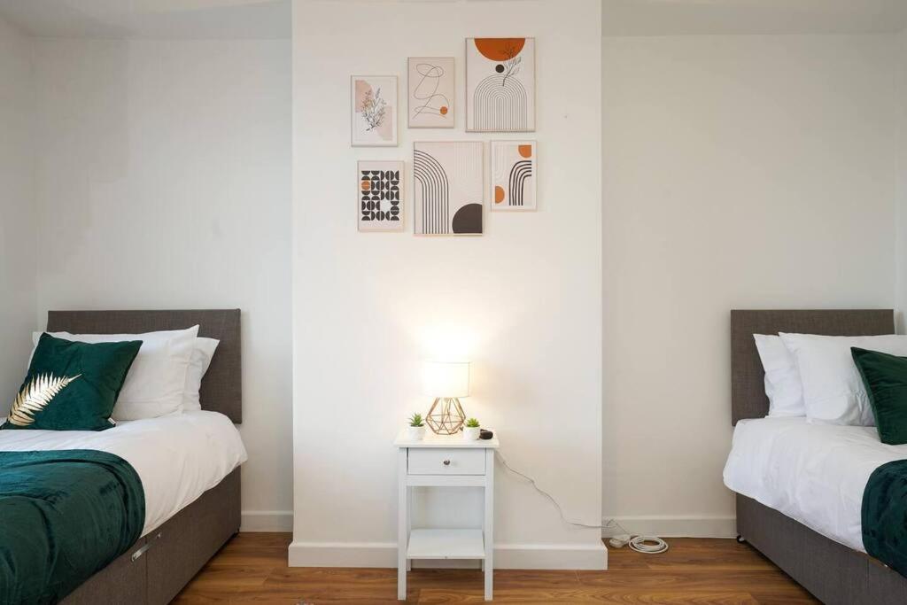 3 Bedroom Home With Free Parking Лидс Экстерьер фото